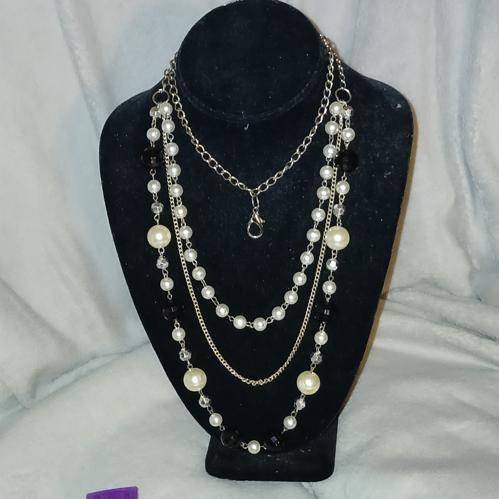 Elegant Pearl and Black Beaded Necklace